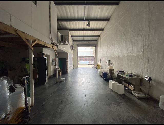 275M² WAREHOUSE TO LET IN GLEN ANIL